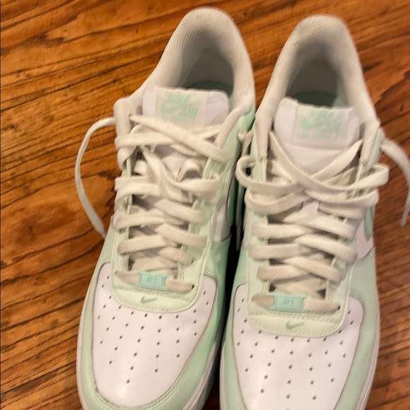 Nike Air Force 1 Low Mint Green White Sneakers - Picture 2 of 2